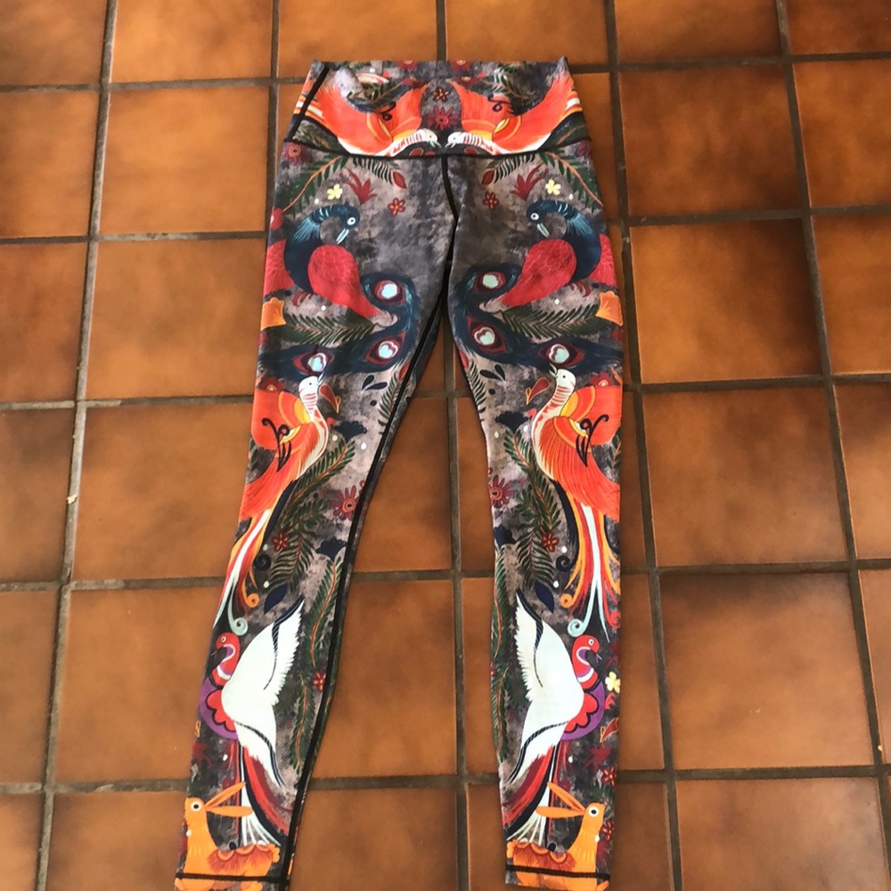 NWOT YOGA DEMOCRACY WORN ONCE!! SIze M.
